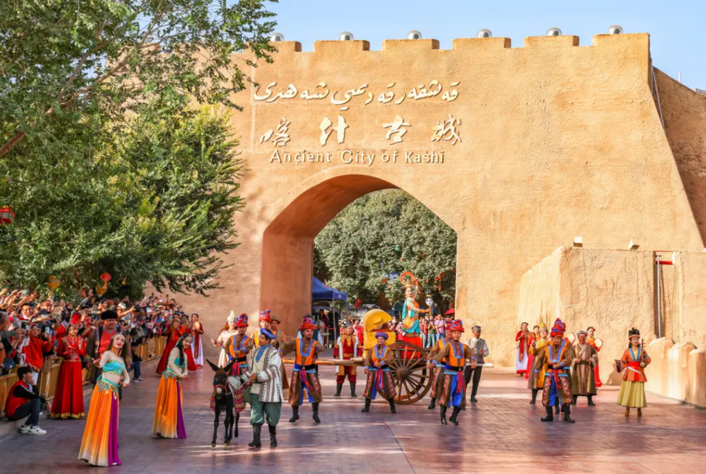 8-Day Southern Xinjiang Tour: Kashgar, Pamir Highway & Hotan
