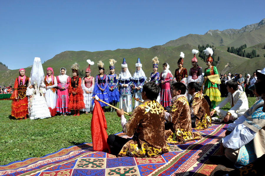 8-Day Wild Xinjiang Tour: Sayram Lake, Grasslands & Duku Highway