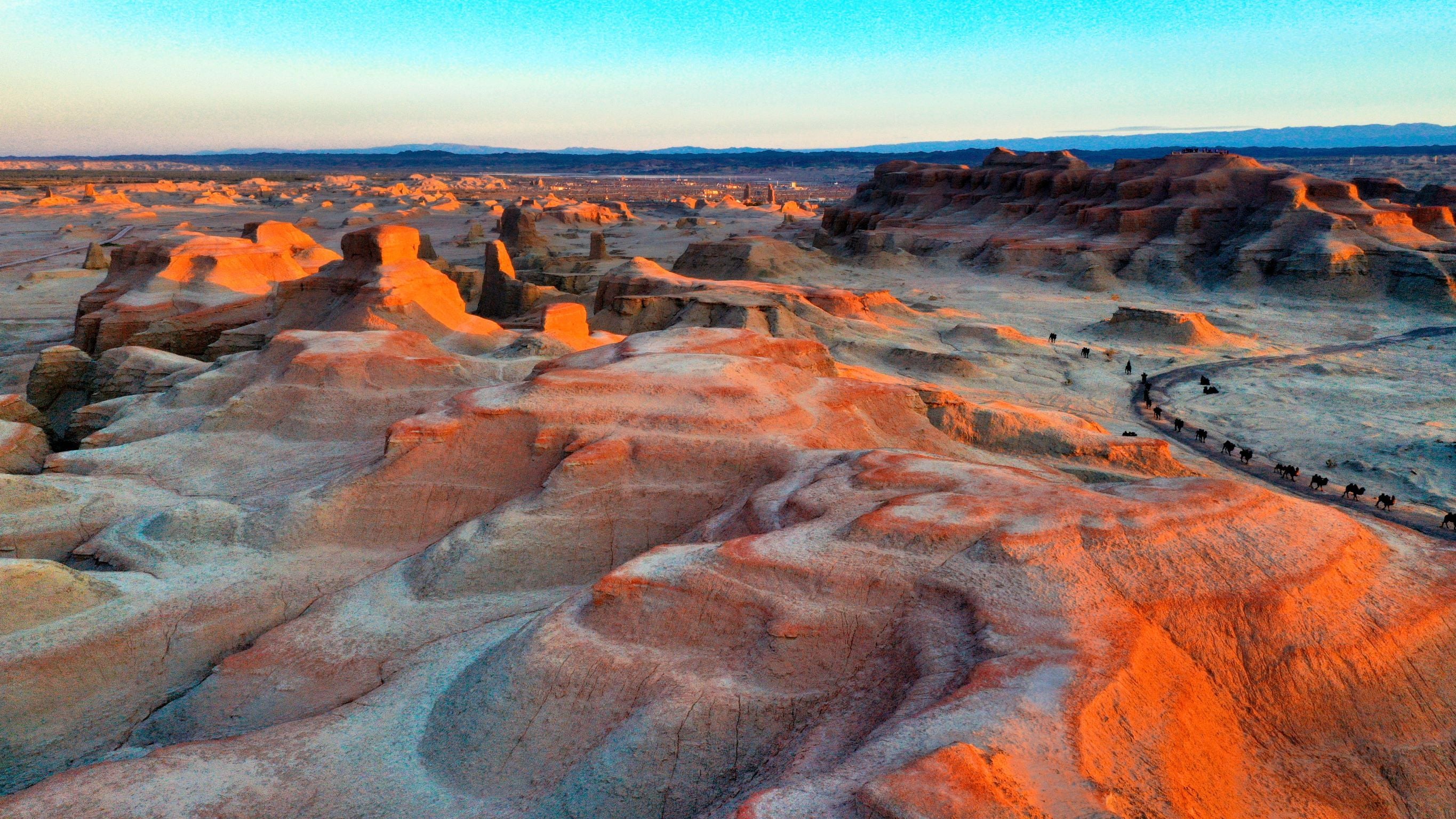 6-Day Xinjiang Desert Tour: Turpan, Hami & Off-Road Adventure