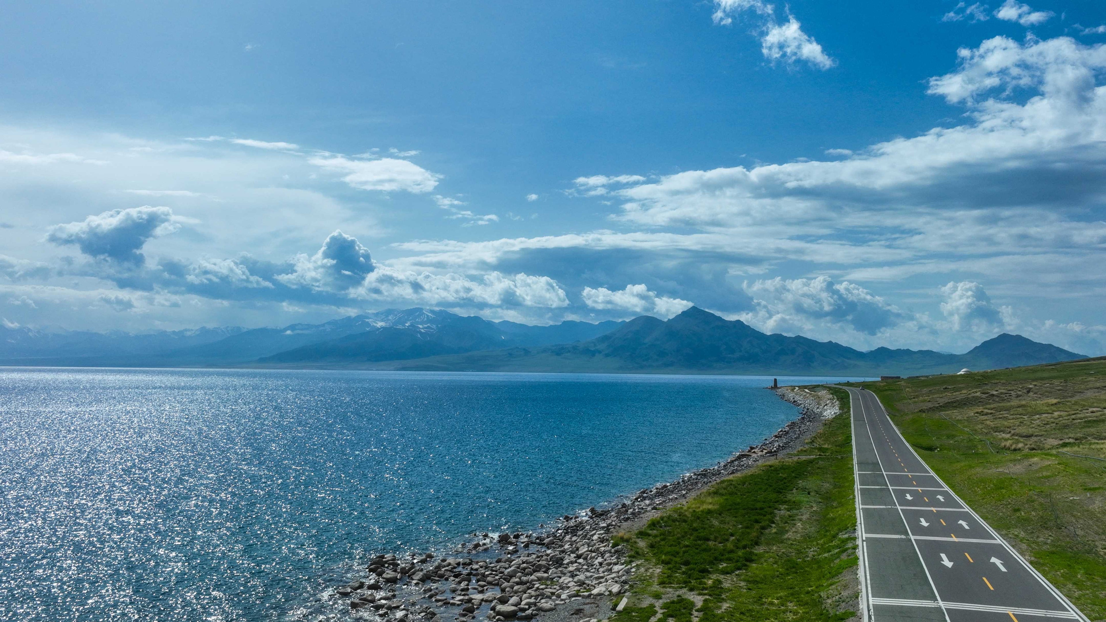 7-Day Xinjiang Tour: Sayram Lake, Xiata & Nalati Grassland